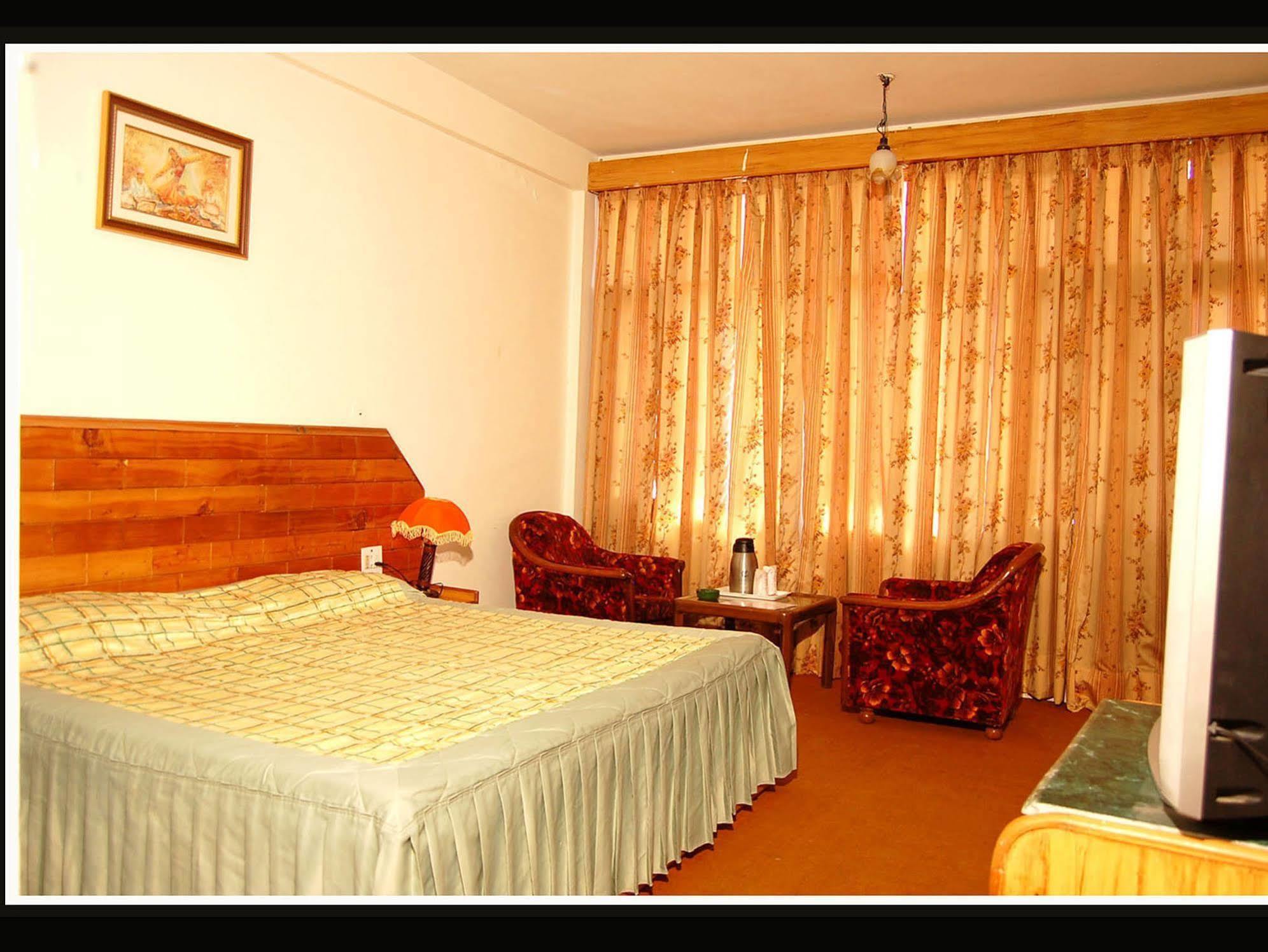Hotel Nitesh Manali  Bagian luar foto